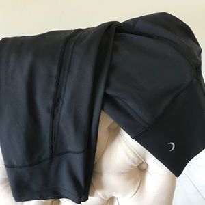 Zyia black luxe mesh stripe leggings. 8-10